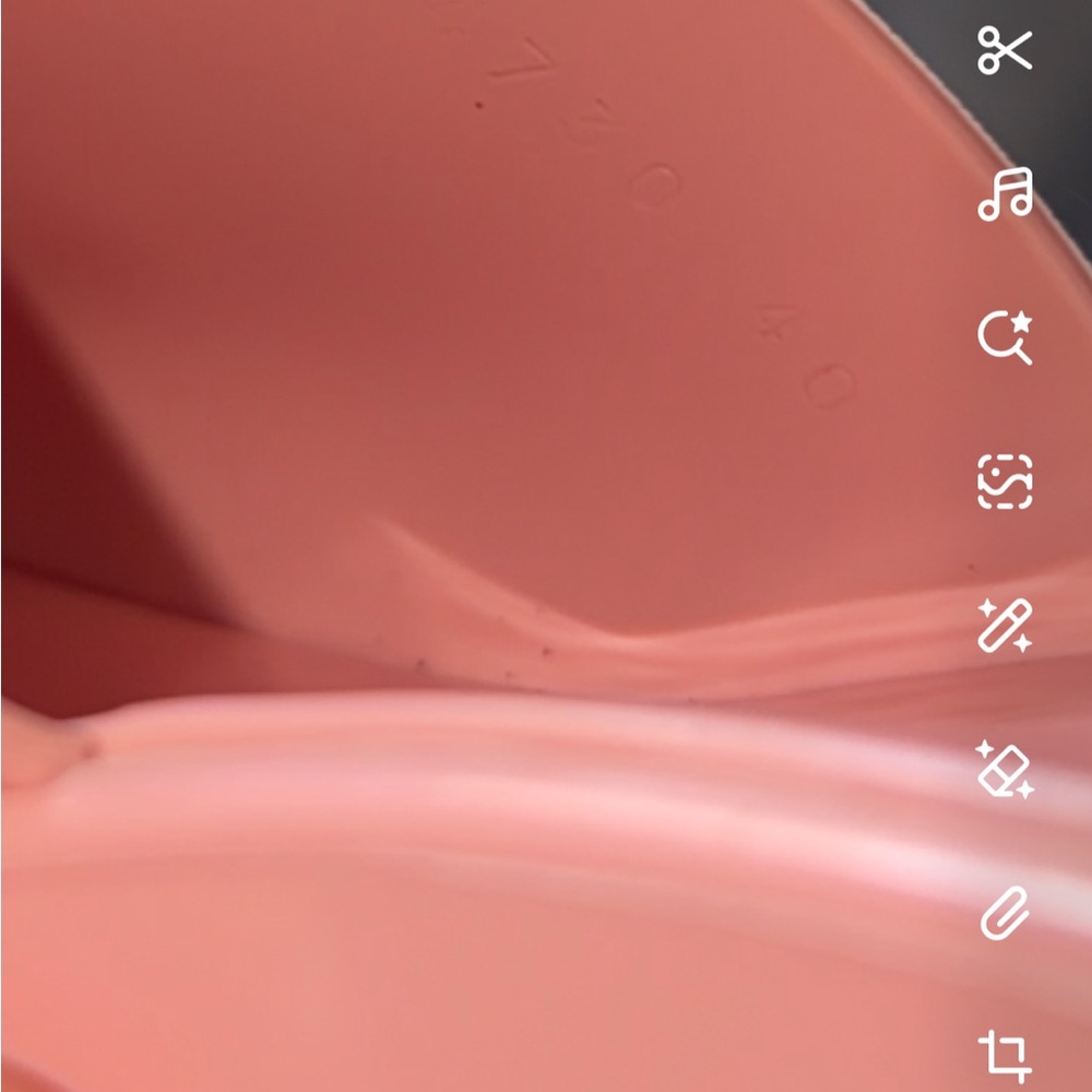 Gucci Women's Pink Jelly Slide Sandals - Picture 9 of 9
